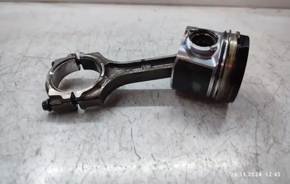 Honda Civic IX Piston with connecting rod