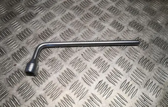 Mercedes-Benz C W204 Wheel nut wrench A2215810001 2215810001