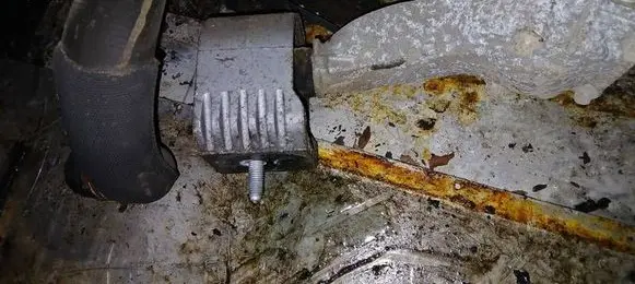 Mercedes-Benz A W169 Engine mount bracket 
