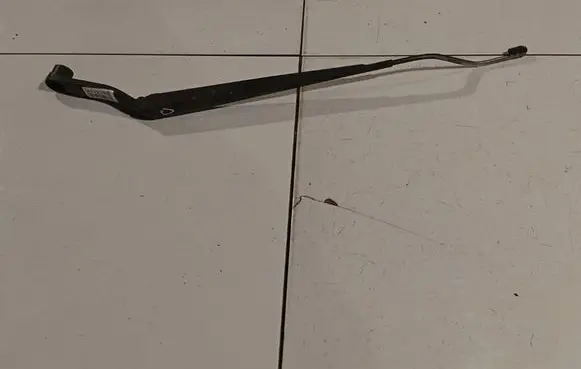 KIA Sorento Front wiper blade arm 