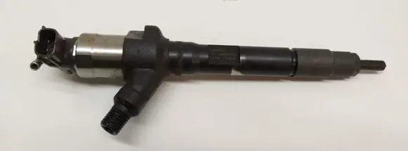 Mazda CX-7 Fuel injector R2AA13H50 001106Q00207