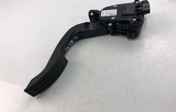 Renault Twingo II Accelerator throttle pedal 8200426241E