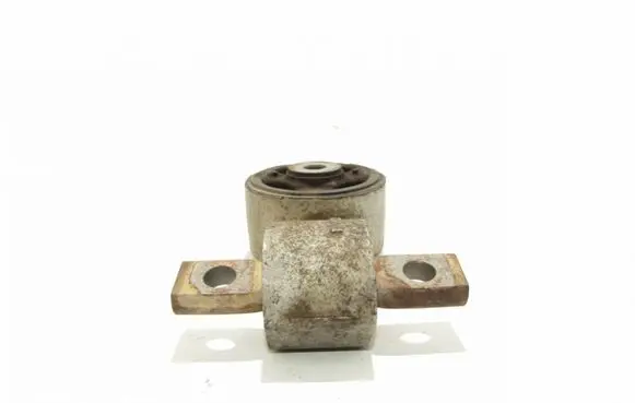 Honda CR-V Engine mount bracket