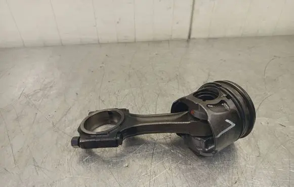 Ford Galaxy Piston with connecting rod 9677840380