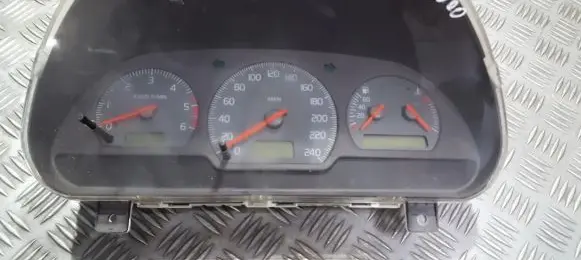 Volvo S40, V40 Speedometer (instrument cluster) 30857571
