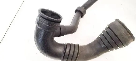 Volkswagen PASSAT B5 Air intake hose/pipe 8D0129615A