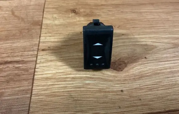 Ford Mondeo Mk III Electric window control switch 1S7T14529