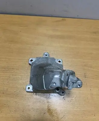 Mercedes-Benz E W212 Engine mounting bracket A2762233504