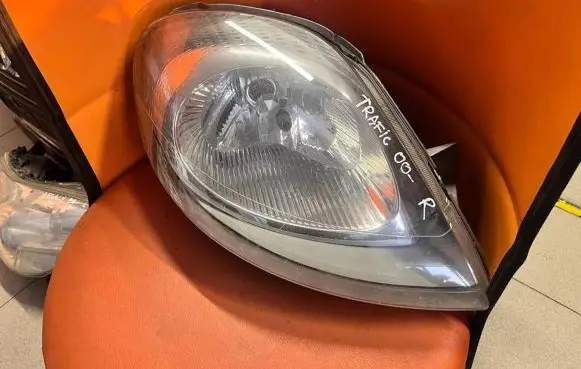 Renault Trafic I Headlight/headlamp 7700311374 91165722 89308720
