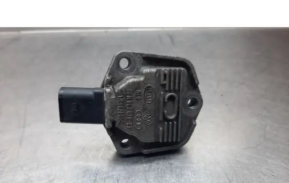 Volkswagen PASSAT B6 Oil temperature sensor 1J0907660C