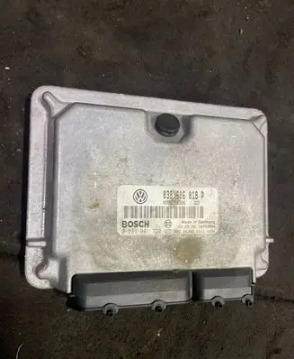 Volkswagen PASSAT B5 Engine control unit/module 038906018P 28SA3504 0281001720
