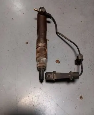 Volkswagen PASSAT B5 Fuel injector 028130201J