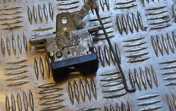 Loading door lock