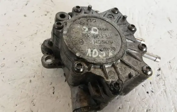 Volkswagen PASSAT B6 Fuel injection high pressure pump 03G145209