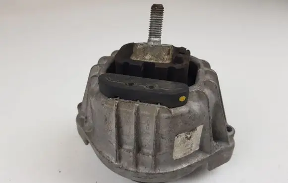 BMW Z4 E89 Engine mount bracket 6768853 676885303