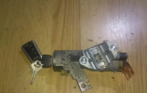 Mazda 121 Ignition lock sl17