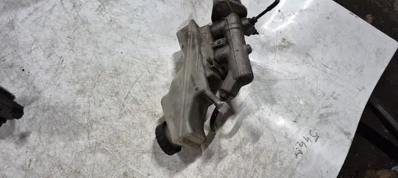 Toyota Avensis T270 Master brake cylinder 25113479