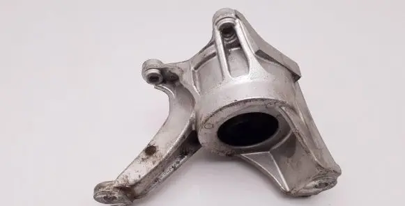 Engine mount bracket