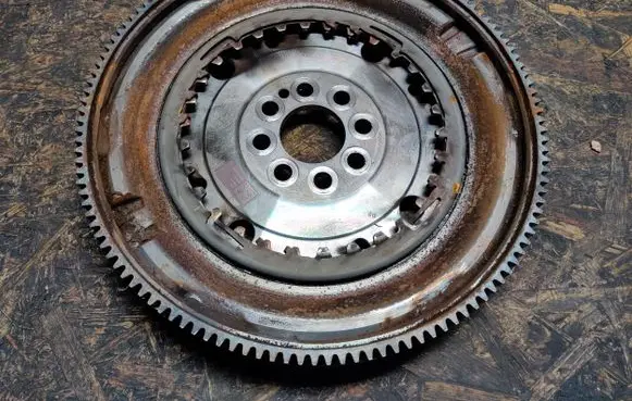 Seat Leon (5F) Flywheel 06K105266E