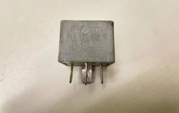 Volkswagen PASSAT B6 Other relay 141951253B 20240072