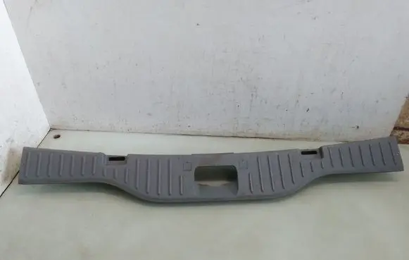 Trunk/boot sill cover protection