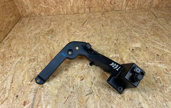 Volvo XC40 Fender mounting bracket 32234762