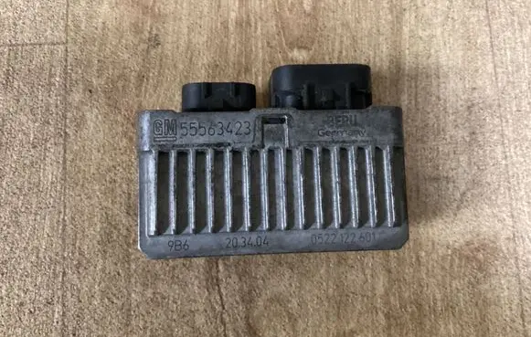 Opel Insignia A Glow plug pre-heat relay 55563423