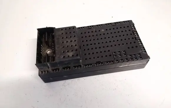 Volvo S70 V70 V70 XC Fuse box set 08679899 08696098