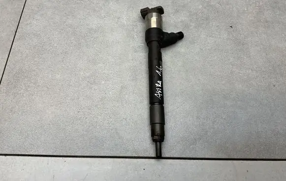 Opel Astra K Fuel injector 55578075