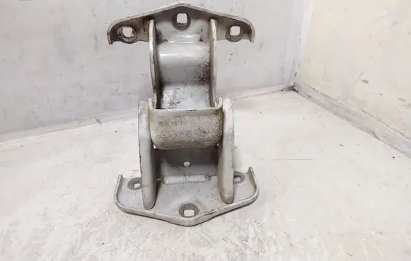 Nissan Primastar Rear door upper hinge