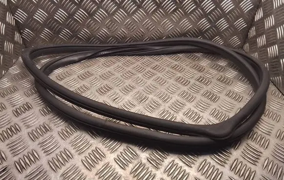 Suzuki Vitara (LY) Rear door rubber seal (on body) GUM