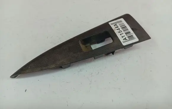 Nissan Note (E11) Front door window switch trim 829619U10A