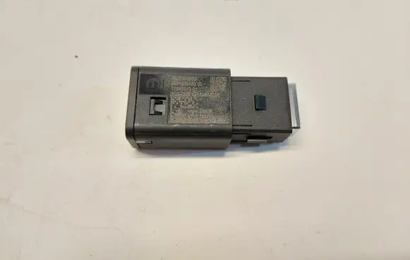 Peugeot 3008 III USB socket connector 9831350680JLK01
