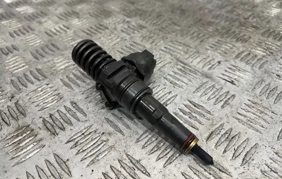 Volkswagen Golf V Fuel injector 0414720313