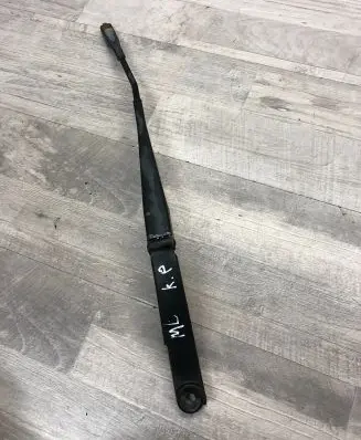 Mercedes-Benz ML W164 Front wiper blade arm A1648200540