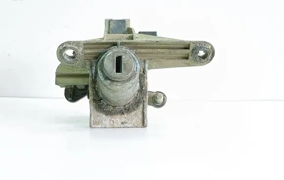 Audi A4 S4 B5 8D Tailgate exterior lock 8D9827573A