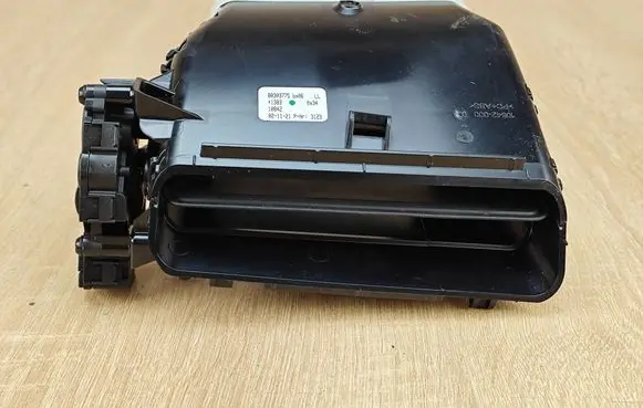 BMW 8 G16 Rear air vent grill 106052098C