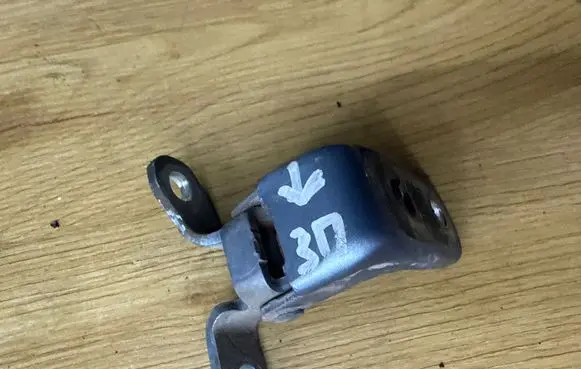 Honda Civic Rear door lower hinge