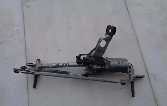 BMW X1 F48 F49 Front wiper linkage and motor