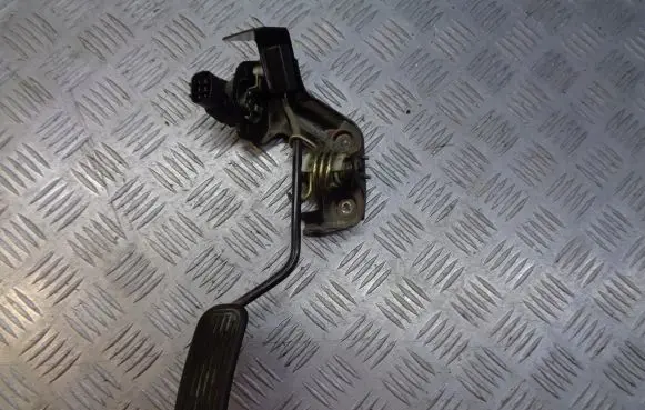 Toyota Avensis Verso Accelerator throttle pedal