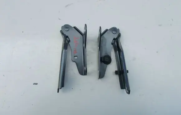 Volkswagen Polo IV 9N3 Engine bonnet/hood hinges 6Q0823301B 6Q0823302B
