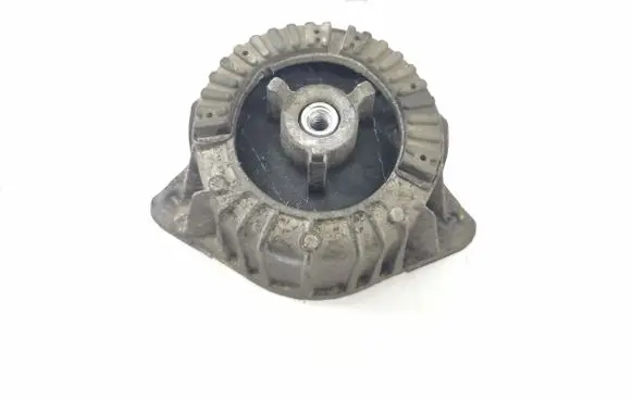 Engine mount bracket