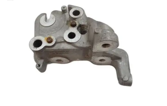 Engine mount vacuum valve