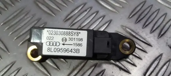 Audi A3 S3 8L Airbag deployment crash/impact sensor 8L0959643B 301198