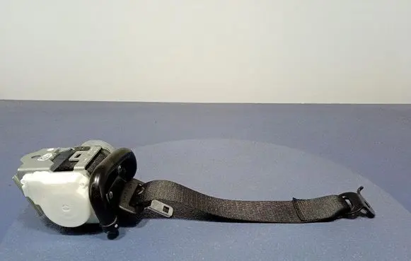 BMW X3 E83 Front seatbelt 7469997