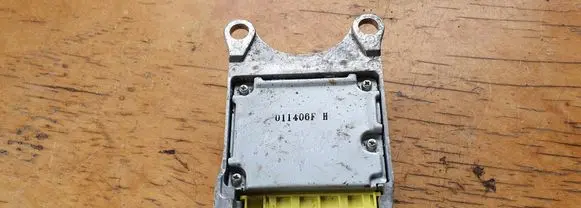 Toyota Hilux (AN10, AN20, AN30) Airbag control unit/module 891700K030 2310003370