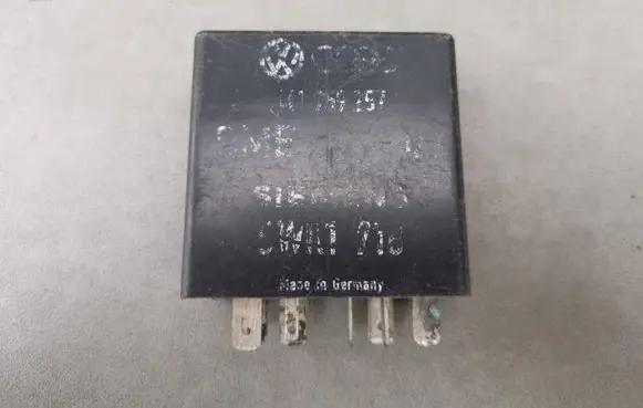 Audi A6 S6 C4 4A Window control relay 441959257