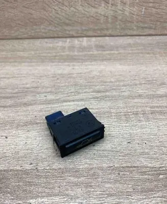 BMW X5 E53 Tailgate opening switch 8365579