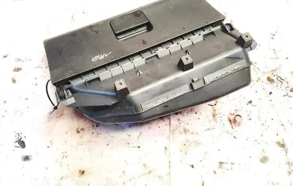 Volkswagen Polo Glove box
