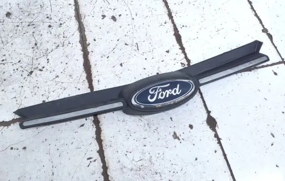 Ford Focus Front bumper upper radiator grill BM51BA133B